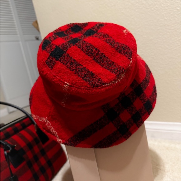 Burberry Bucket Hat - Picture 2 of 3